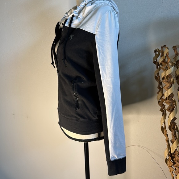 Victoria's Secret Pink Zip-Up Hoodie
Sweatshirt Size S - Picture 3 of 5